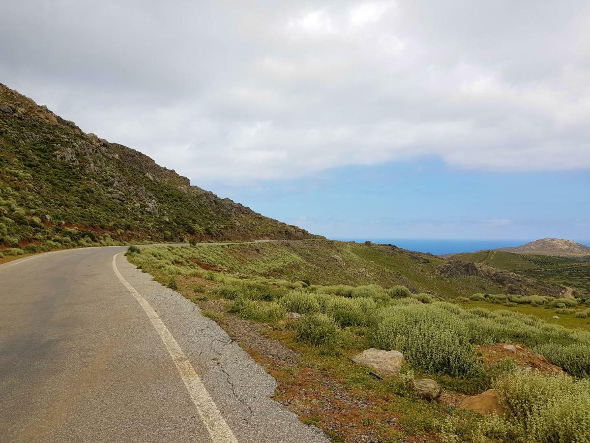 Colimbos Accommodation, 2 Min From The Beach Sfinarion Bagian luar foto
